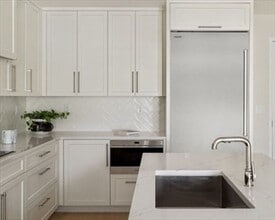 20 Kinmonth Rd in Newton, MA - Foto de edificio - Building Photo