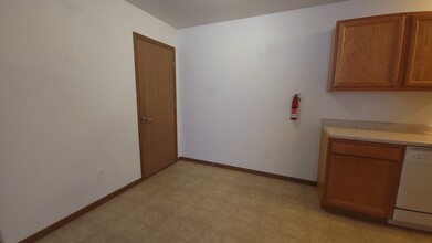 230 S Dubuque St in Solon, IA - Building Photo - Building Photo
