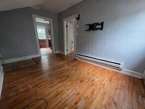 2235 4th St-Unit -Unit 2 in Eau Claire, WI - Building Photo - Building Photo