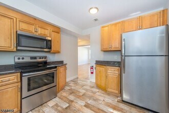 15 Olyphant Pl in Morristown, NJ - Building Photo - Building Photo