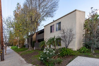 Tara Village in Tarzana, CA - Building Photo - Building Photo