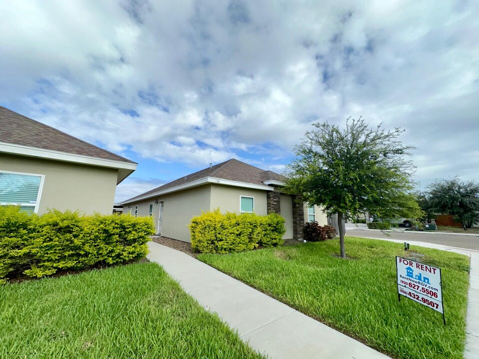 401 Downing Ave, Unit 4 in Edinburg, TX - Foto de edificio