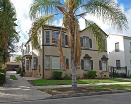 435 N Genesee Ave in Los Angeles, CA - Building Photo