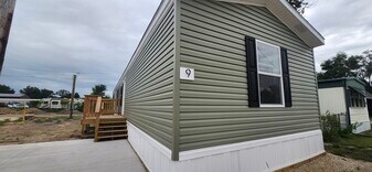 5425 Valley Dr in Bettendorf, IA - Building Photo