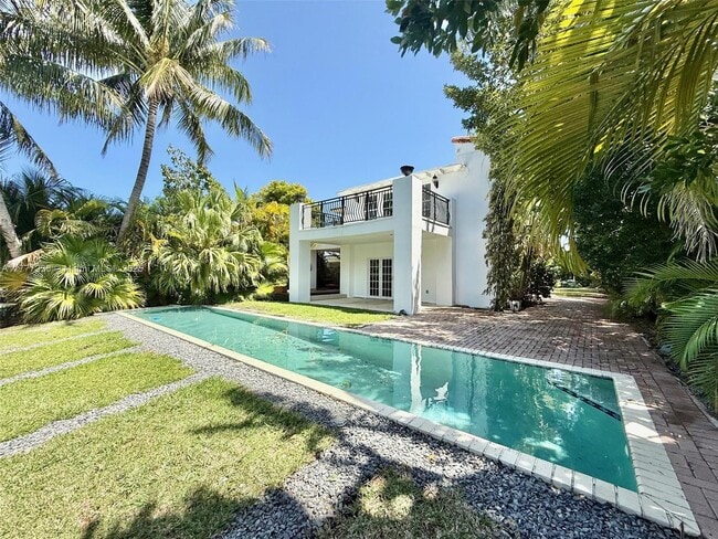 property at 4464 Prairie Ave
