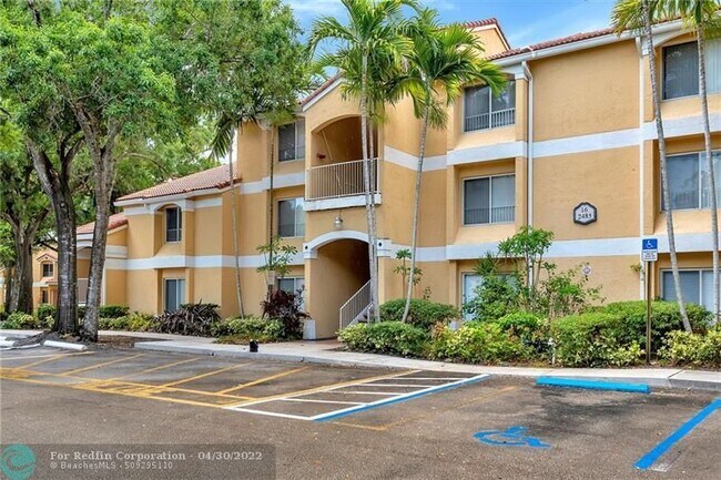2331 NW 33rd St, Unit 303 in Oakland Park, FL - Building Photo - Building Photo