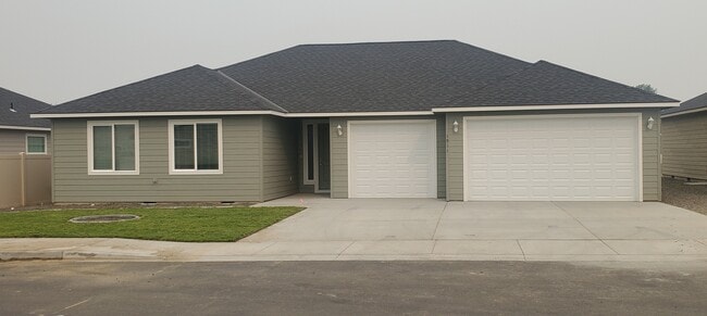 property at 1911 S 61st Ave