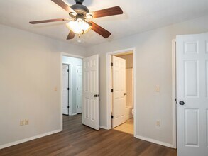 Scenic Station Apartments in Springfield, MO - Foto de edificio - Building Photo