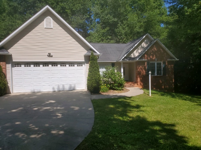 111 Chestnut Ln