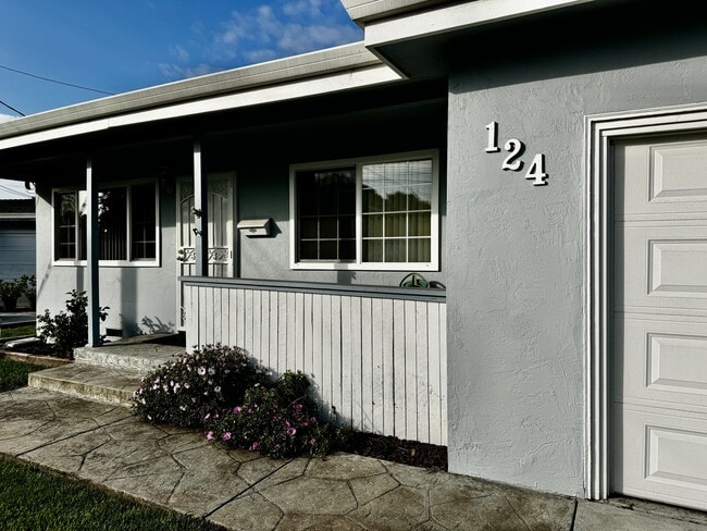 124 Jeffrey Dr in Petaluma, CA - Building Photo - Building Photo