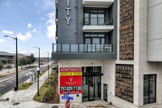 Gravity on 400 in Norfolk, VA - Foto de edificio - Building Photo
