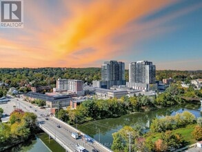 15 Glebe St in Cambridge, ON - Building Photo - Building Photo