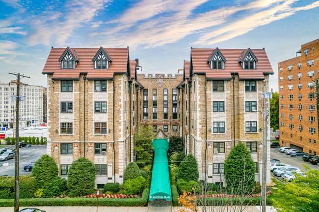 Hampton Hall in Pittsburgh, PA - Building Photo - Building Photo