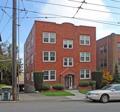 Sargent Apartments in Seattle, WA - Building Photo - Building Photo