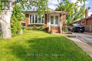 79 Chestermere Blvd in Toronto, ON - Building Photo