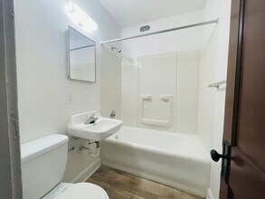 701 W Maple Ave in Independence, MO - Building Photo - Building Photo