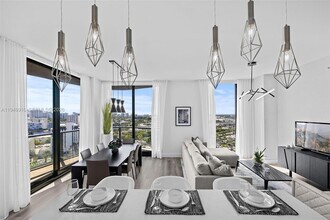 101 Diplomat Pkwy, Unit 0810 in Hallandale Beach, FL - Foto de edificio - Building Photo