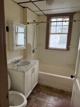 47 Juniper St, Unit 1 in Lawrence, MA - Foto de edificio - Building Photo