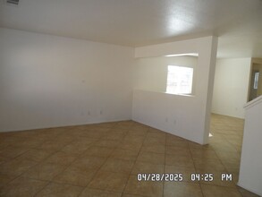 17023 Jurassic Pl in Victorville, CA - Foto de edificio - Building Photo