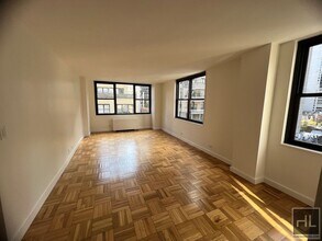 EAST 49 STREET in New York, NY - Building Photo - Building Photo