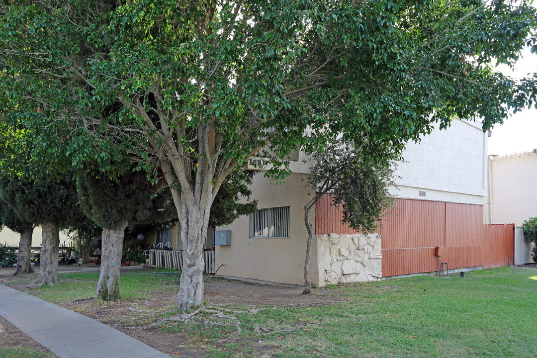 1810-1838 E Wilson Ave in Orange, CA - Building Photo