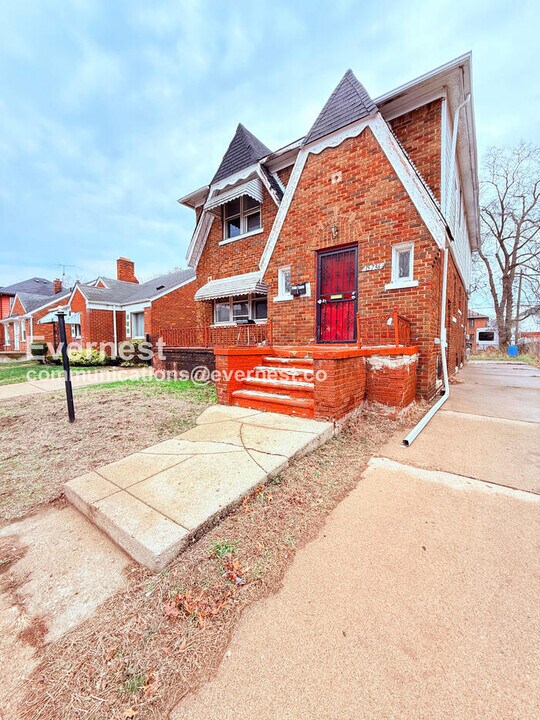 15736 Steel St in Detroit, MI - Building Photo