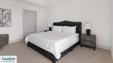 777 Preston St, Unit 16L in Houston, TX - Building Photo - Building Photo