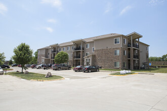 Golfview Condos in Pleasant Hill, IA - Building Photo - Building Photo