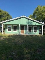 521 Skyline Dr E in Lakeland, FL - Building Photo