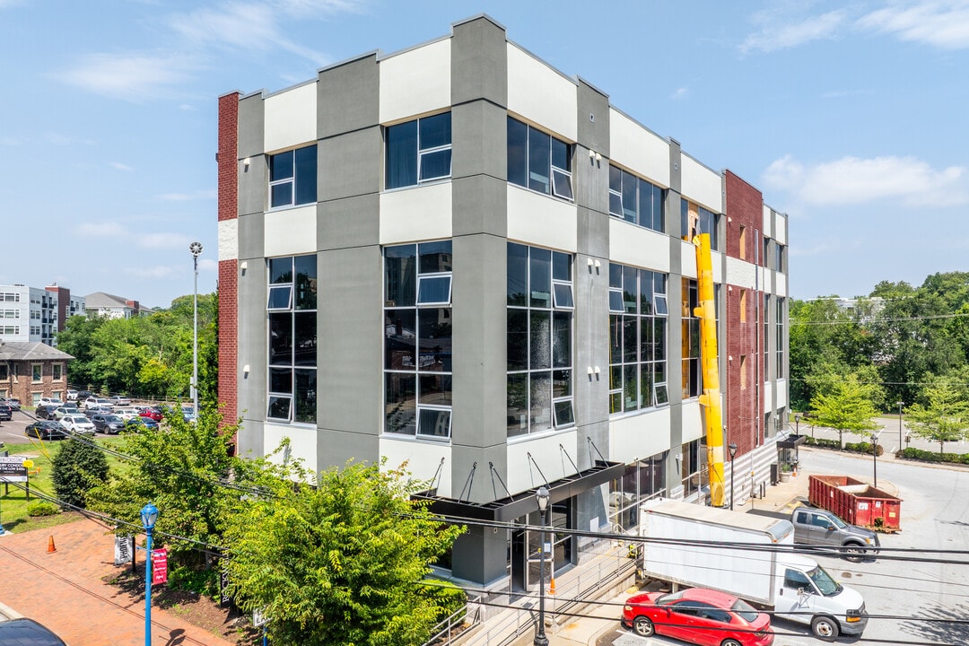Phoenix Crossing in Phoenixville, PA - Building Photo
