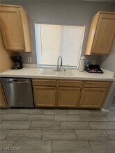 745 Gullwing Ln in North Las Vegas, NV - Building Photo - Building Photo