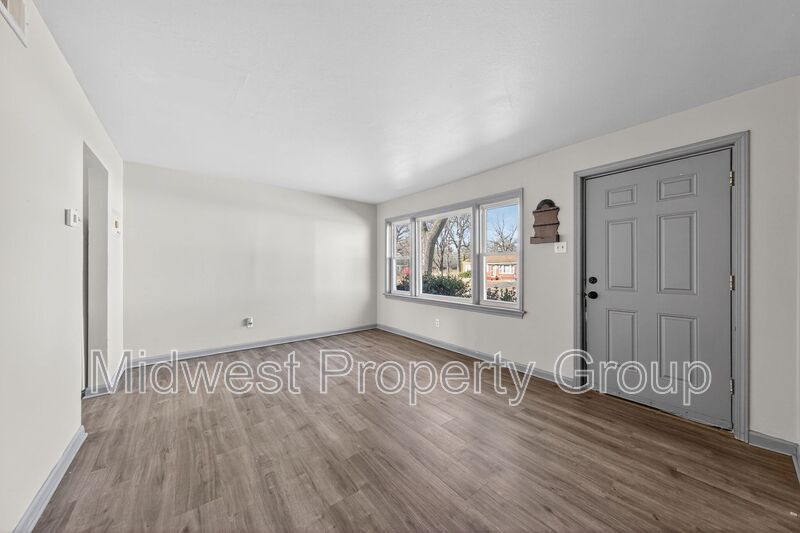 4508 Ashby Rd in St. Ann, MO - Building Photo