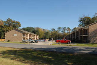 Treadway Place in Beaumont, TX - Building Photo - Building Photo