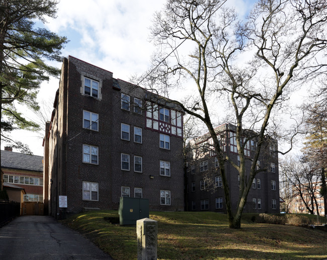 Bryn Mawr Gables in Bryn Mawr, PA - Foto de edificio - Building Photo