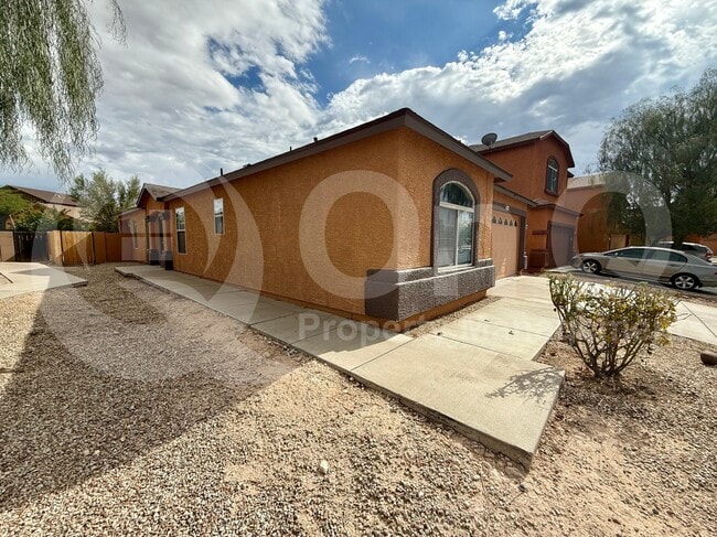 2414 E Calle Lena Verde in Tucson, AZ - Building Photo - Building Photo