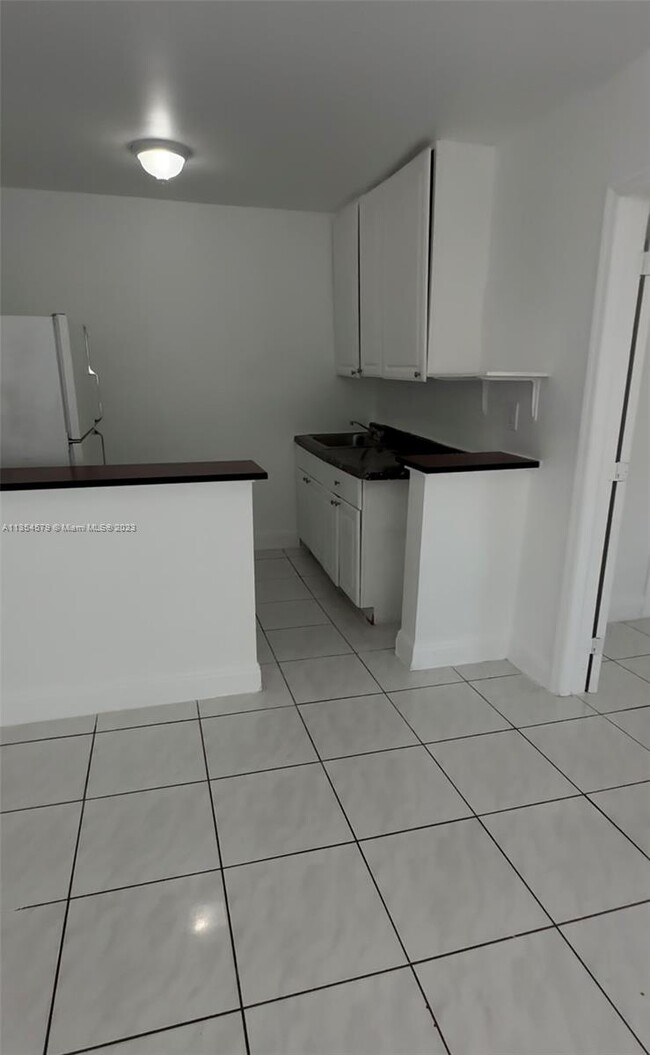 2328 SW 17th St-Unit -3-up in Miami, FL - Building Photo - Building Photo