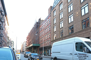 64 North Moore St in New York, NY - Foto de edificio - Building Photo