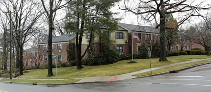 Continental Gardens in River Edge, NJ - Building Photo - Building Photo
