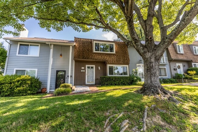 110 Woodlake Dr in Charlottesville, VA - Building Photo - Building Photo