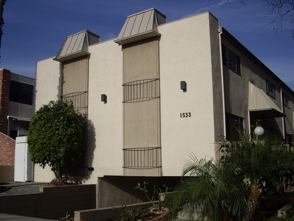 1533 Berkeley St in Santa Monica, CA - Building Photo