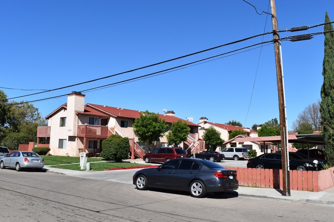 Penny Lane in El Cajon, CA - Foto de edificio