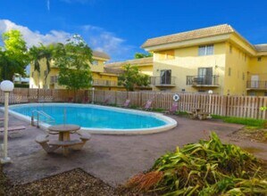 8550 SW 109th Ave in Miami, FL - Building Photo - Building Photo