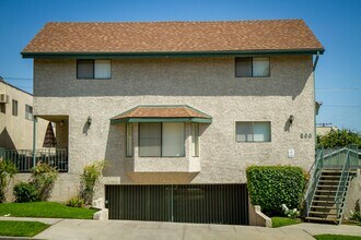 606 E Santa Anita Ave in Burbank, CA - Building Photo - Building Photo
