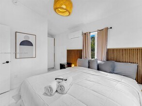 421 W Pembroke Rd in Hallandale Beach, FL - Building Photo - Building Photo