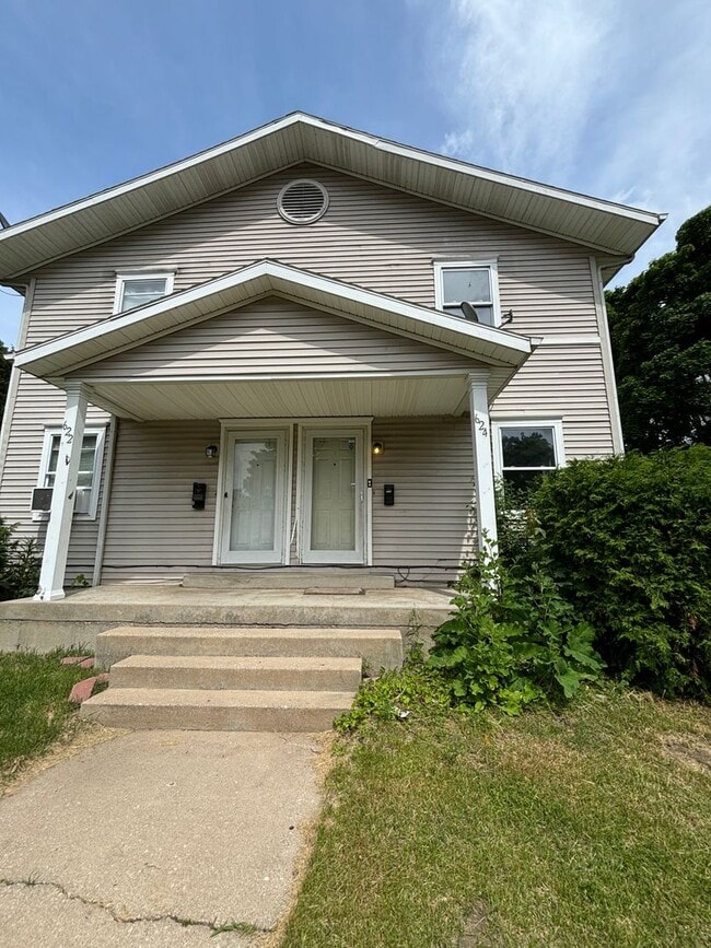 property at 624 Rush St