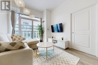 99 Eagle Rock Way in Vaughan, ON - Building Photo - Building Photo