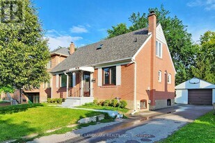 21 Pleasant Ave in Toronto, ON - Building Photo