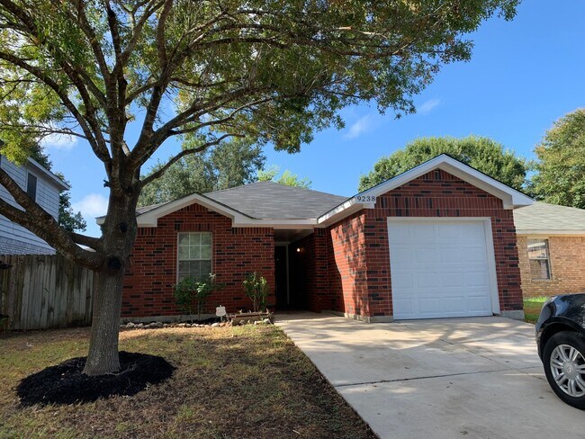 9238 Encino Village in San Antonio, TX - Building Photo - Building Photo