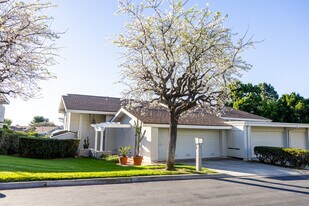 2274 Caminito Castillo in San Diego, CA - Building Photo