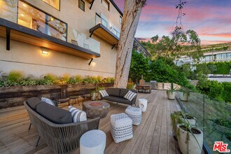 8800 Hollywood Blvd in Los Angeles, CA - Building Photo - Building Photo